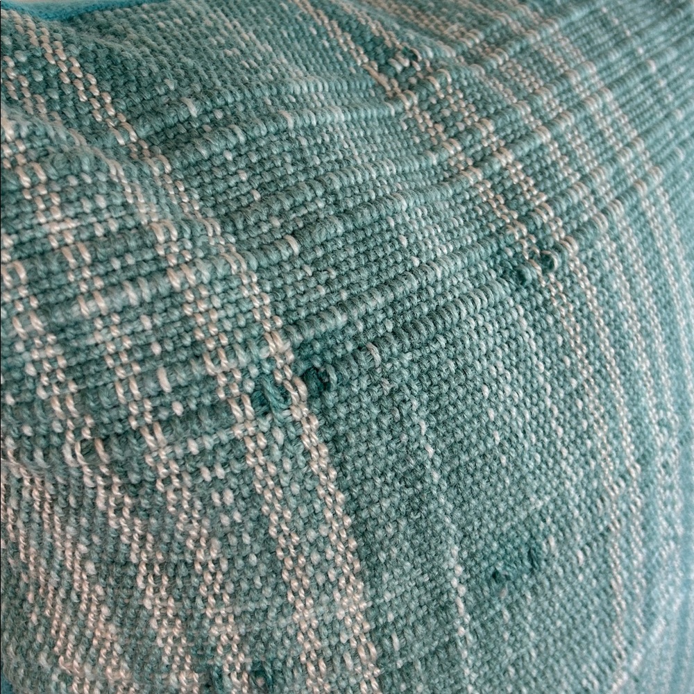 Woven oversize throw pillow - Picture 3 of 7